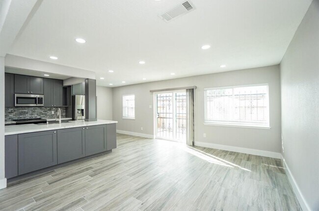 Building Photo - 14571 Misty Meadow Ln