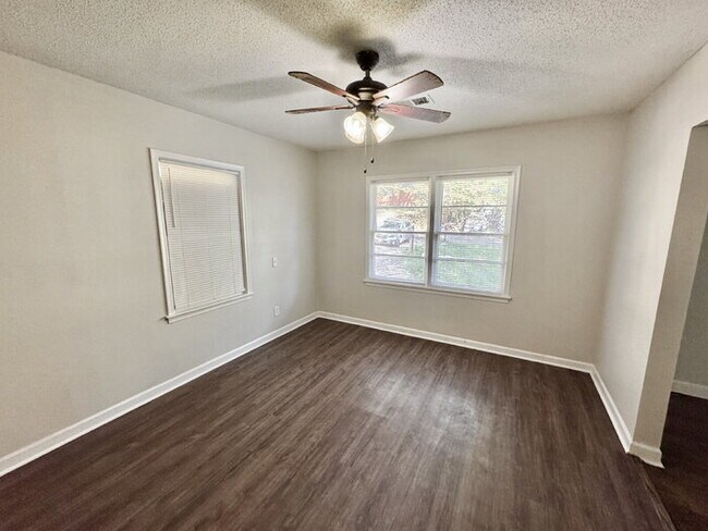 Building Photo - 2929 Bede Rd