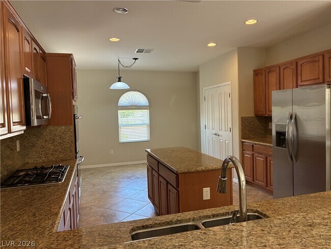 Building Photo - 2237 Canyonville Dr