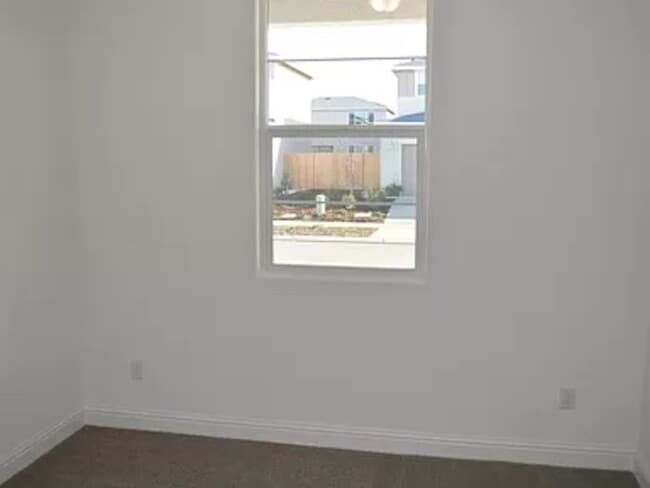 Building Photo - 2402 Urdaneta Way