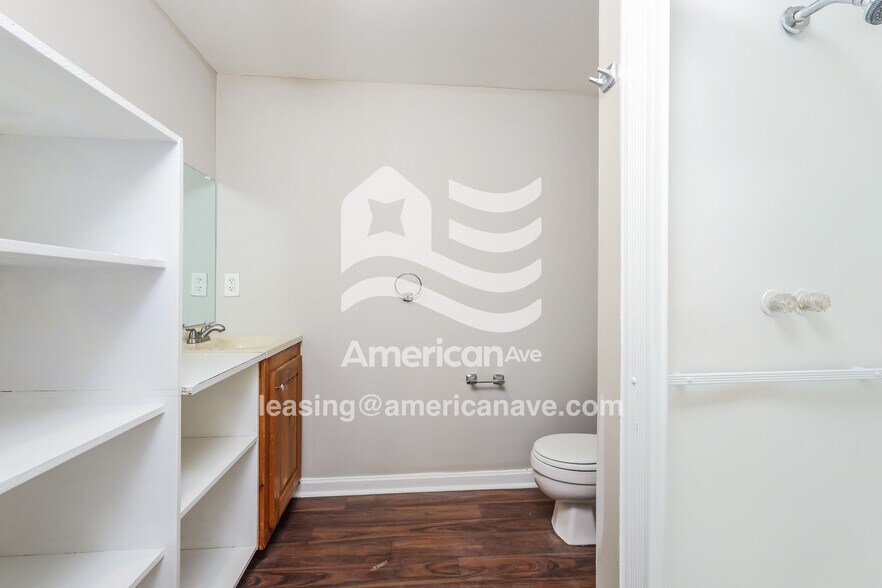 Building Photo - 5810 Blueridge Dr