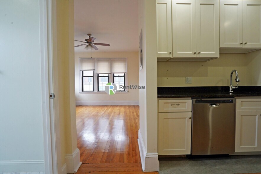 Building Photo - 1218 Commonwealth Ave