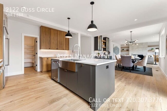 Building Photo - 2122 Goss Cir W