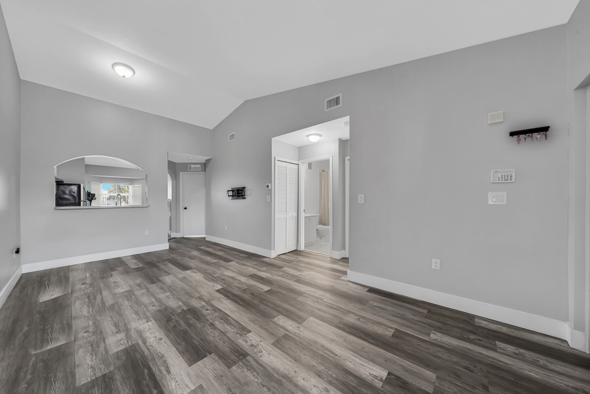 Building Photo - 1261 SE 27th St