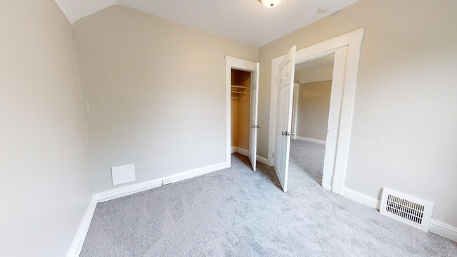 Building Photo - Old Brooklyn - 4 Bedroom Single Family Home