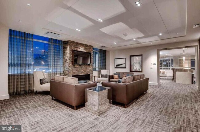 Building Photo - 100 Harborview Dr