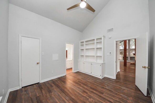 Building Photo - 1023 Oyster Bay Dr