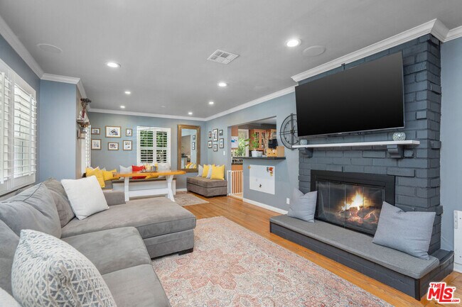 Building Photo - 5146 Topanga Canyon Blvd