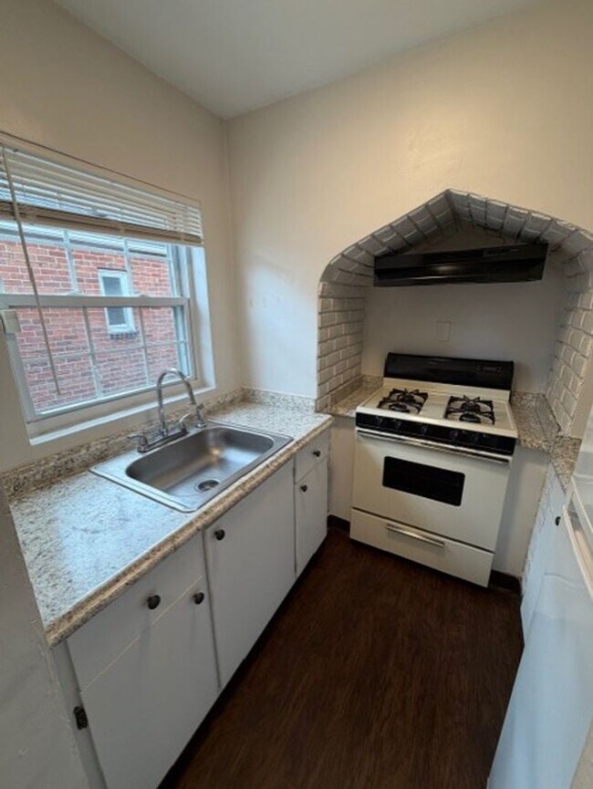 Building Photo - 3809 Beechwood Blvd