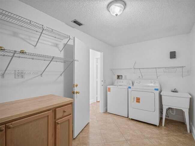 Building Photo - 15531 SW 54th Terrace