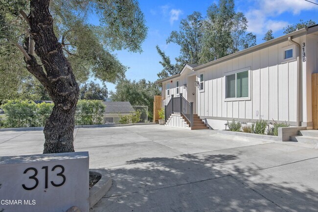 Building Photo - 313 Raymond St