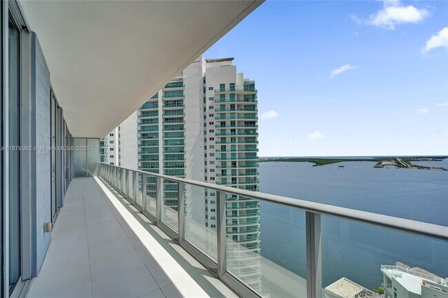 Building Photo - 1300 Brickell Bay Dr