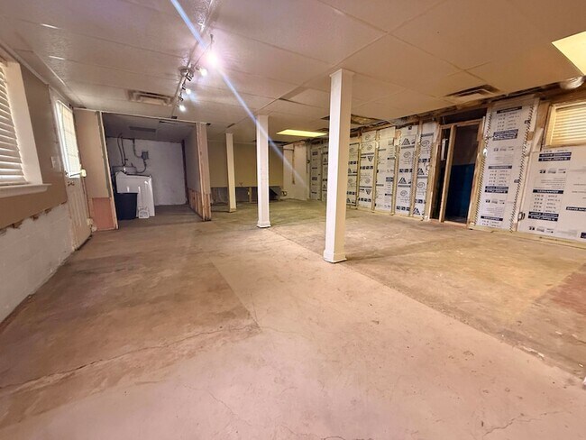 Building Photo - 1012 Elaine Trail