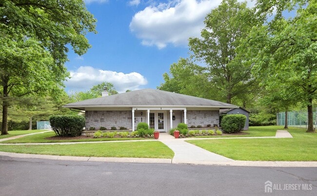 Building Photo - 11 Coral Tree Ct