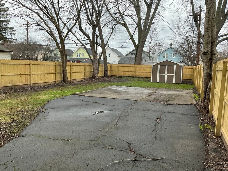 Building Photo - 23 Tioga St