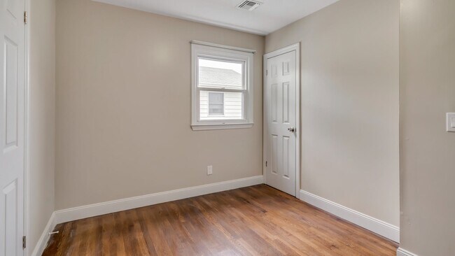 Building Photo - 327 Brookfield Pl