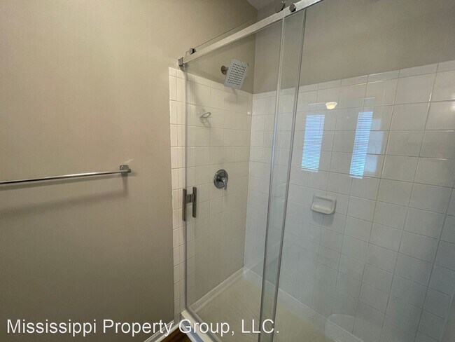 Building Photo - 3 br, 3 bath House - 222 Town Center Drive