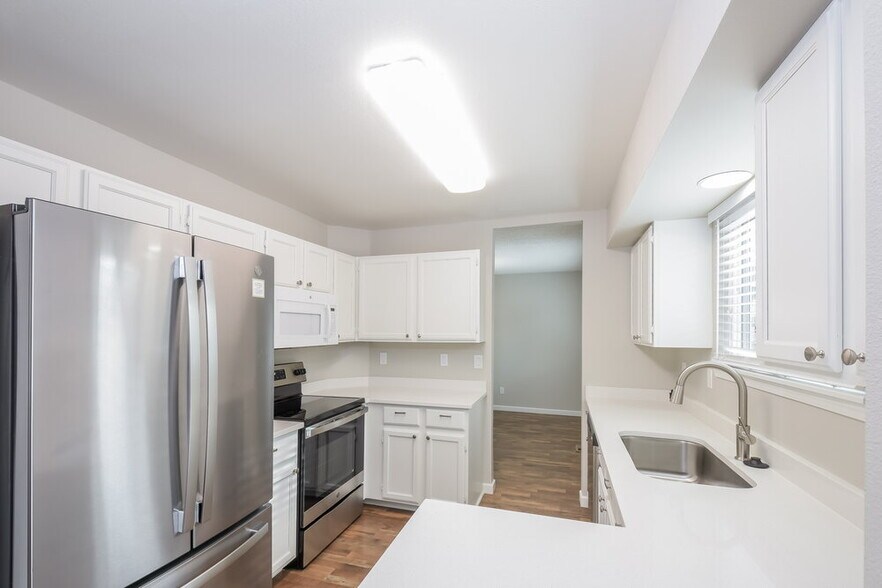 Building Photo - 6644 E 123rd Dr