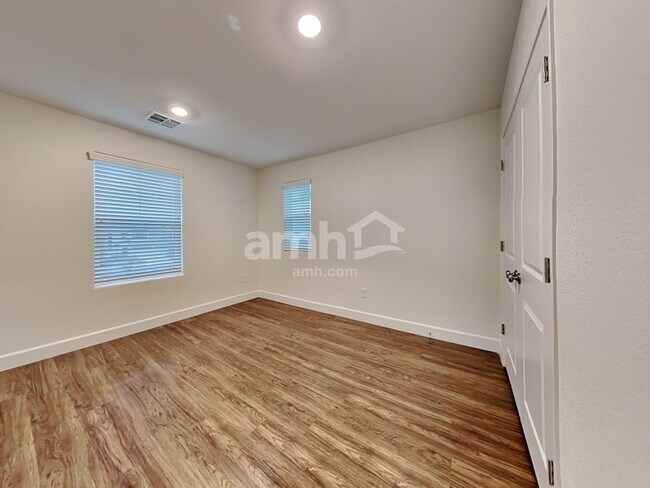 Building Photo - 8110 Inhibition Ct