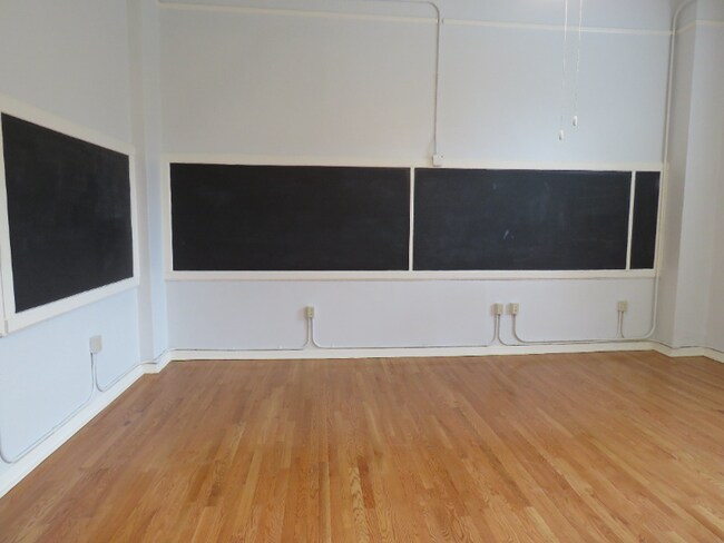 Building Photo - 1401 Scott St