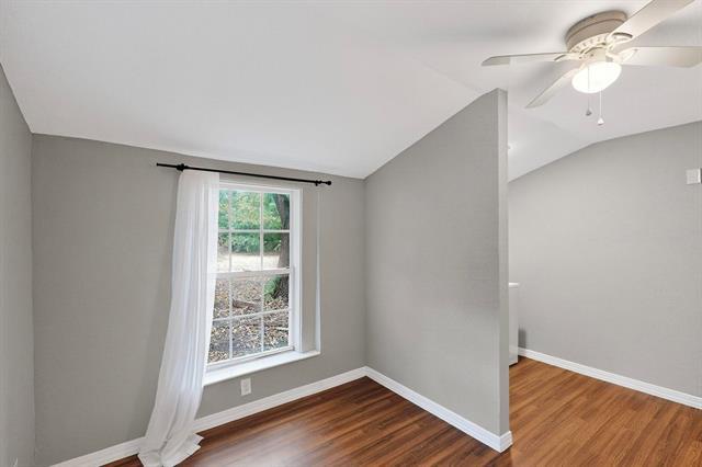 Building Photo - 315 E Maple St
