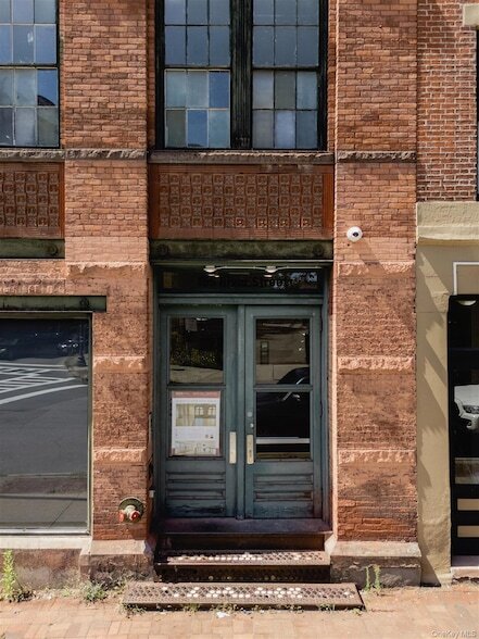 Building Photo - 155 S River St