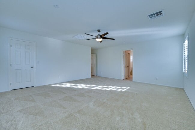 Building Photo - Green Valley!! Gated!! 4 Bedrooms!! Bed & Bath Downstairs!!  TANKLESS WATER HEATER!!! Covered pat...