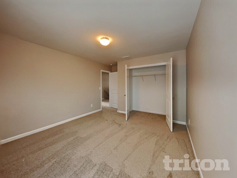 Building Photo - 1705 Sawtooth Ct