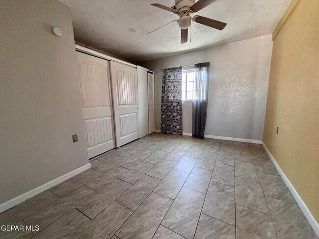 Building Photo - 14565 Hendrik Dr