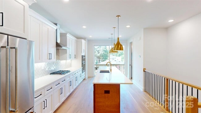 Building Photo - 156 Mattoon St