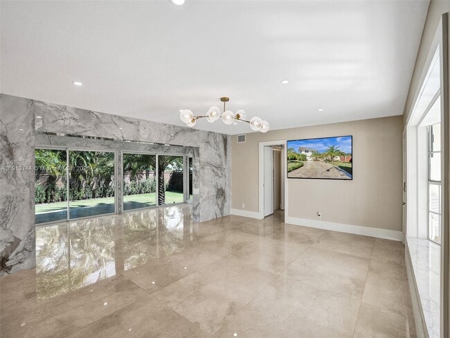 Building Photo - 2421 NE 7th Pl