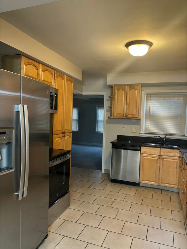 Building Photo - 12116 Columbia Ave