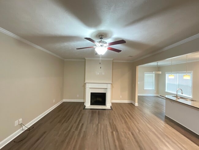 Building Photo - 5798 Whispering Pnes Wy
