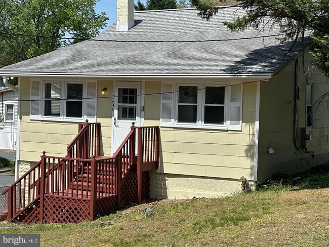 Building Photo - 7648 Beach Dr