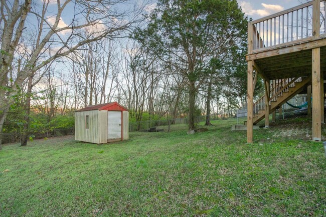 Building Photo - Charming Nashville Home!