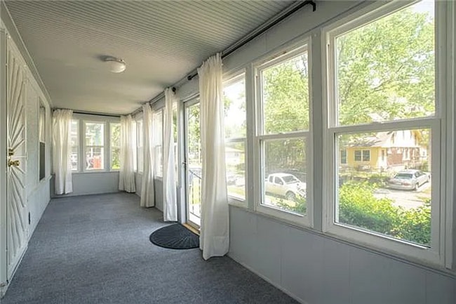 Building Photo - Spacious 3 Bed, 2 Bath Home with 1-Car Garage Near Downtown Kansas City