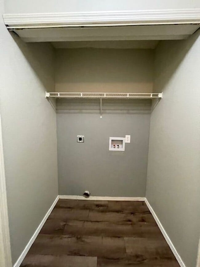 Building Photo - 3 Bedroom Home in Merriam Woods!