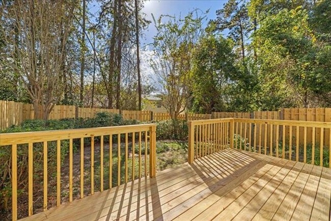 Building Photo - East Tallahassee Brick Townhome With One Car Garage