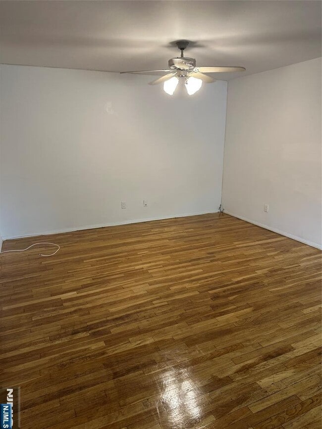 Building Photo - 1575 Center St