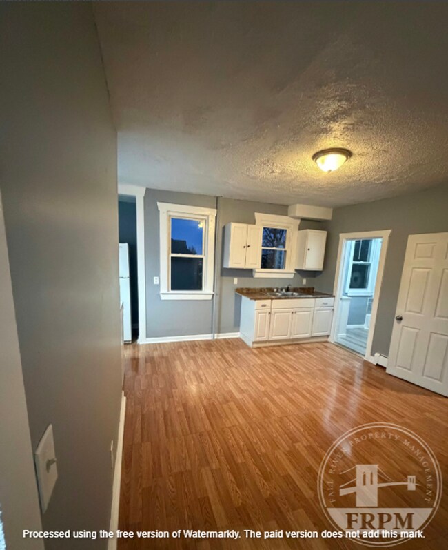 Building Photo - 1272 Pleasant St