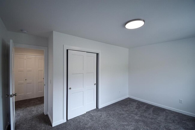 Building Photo - New South Hills Duplex Stunner!