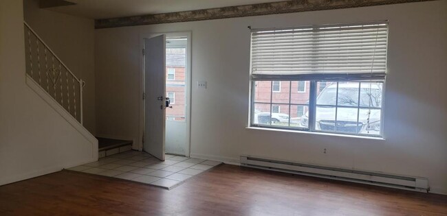 Building Photo - 1031 Woodlawn Avenue