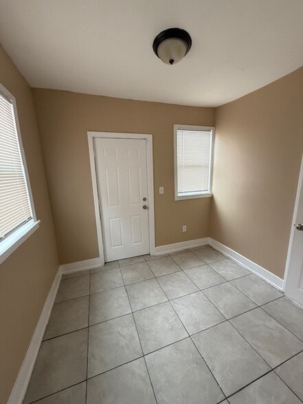 Building Photo - 5891 Vancourt St