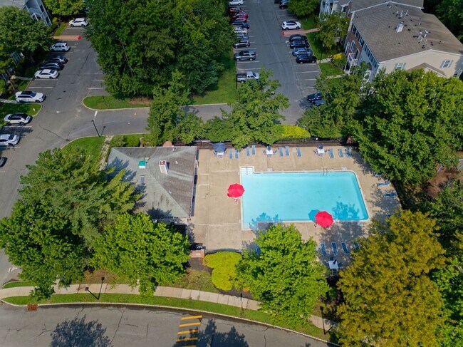 Building Photo - 96 Versailles Ct