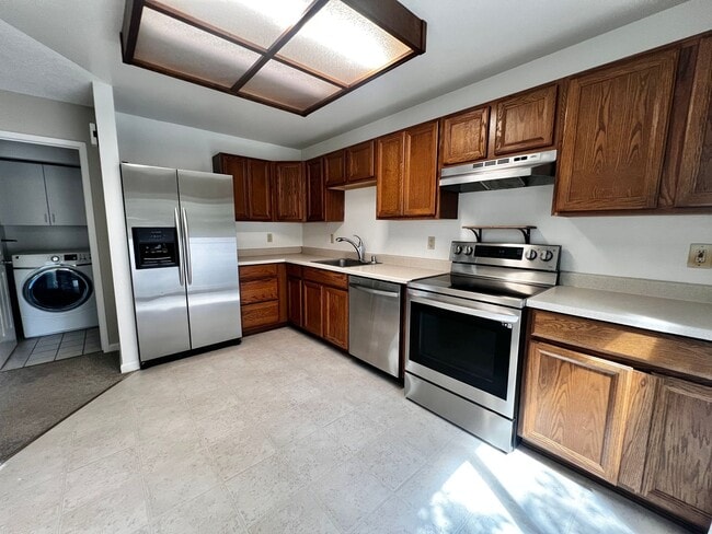 Building Photo - Charming 3-Bedroom Home in Desirable Rohne...