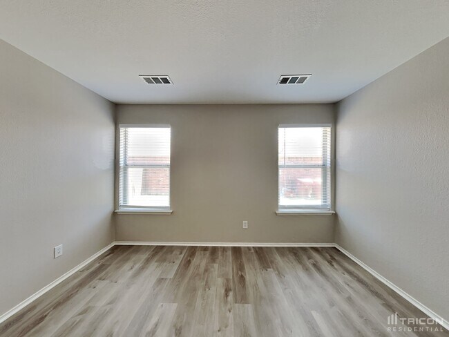 Building Photo - 720 Rowdy Dr