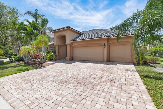 Building Photo - 12372 Cascades Pointe Dr
