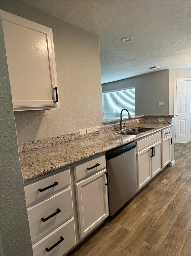 Building Photo - 12035 Duane St