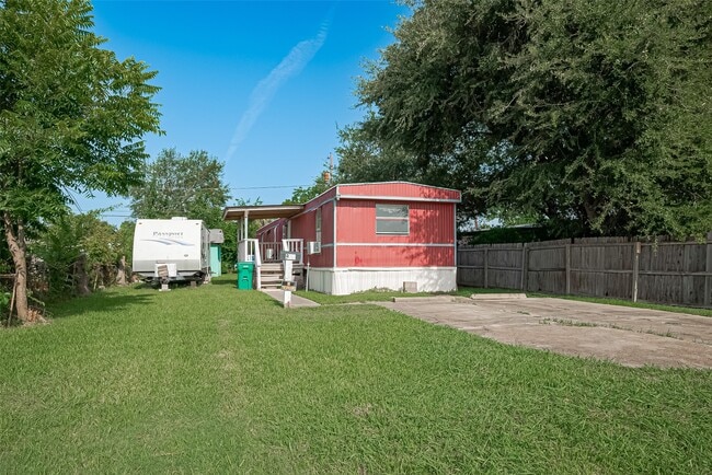 Building Photo - 914 Davis St