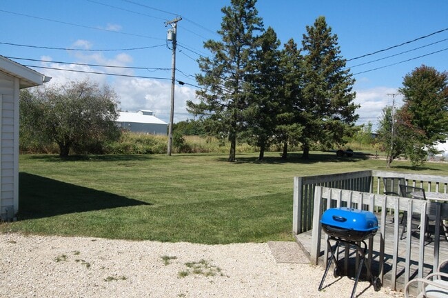 Building Photo - Furnished Two Bedroom House